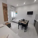 Avia Apartment *